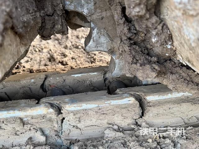 单侧履带整体（整机外观）