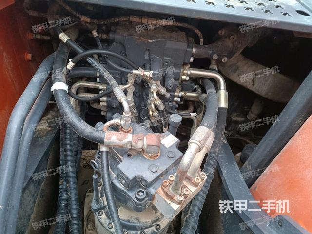 回轉(zhuǎn)馬達(dá)和主控閥（整機外觀）