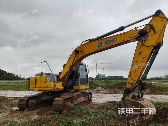 徐工XE215C挖掘機(jī)