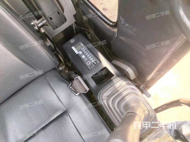 座椅左側(cè)控制臺/音響/含左手柄(駕駛室部分) 座椅左側(cè)控制臺/音響/含左手柄(駕駛室部分)