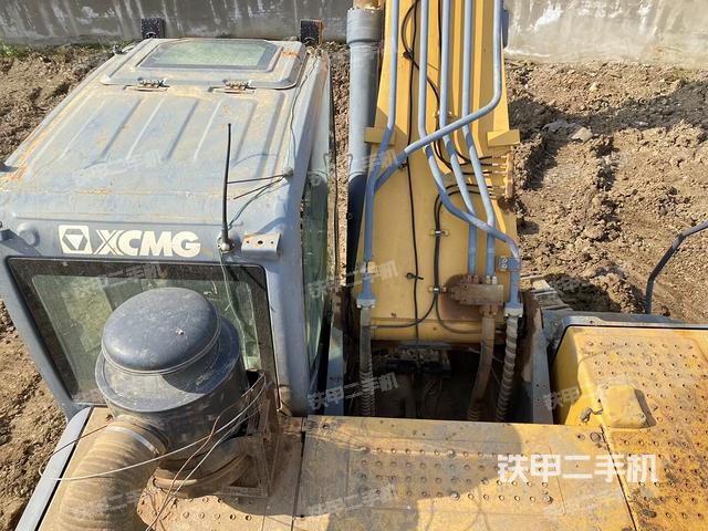 駕駛室頂部(整機(jī)外觀(guān)) 駕駛室頂部(整機(jī)外觀(guān))