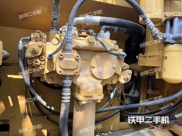 液压泵舱室正面整体(整机外观) 液压泵舱室正面整体(整机外观)