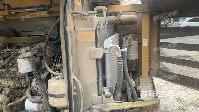 驾驶室顶部（整机外观）