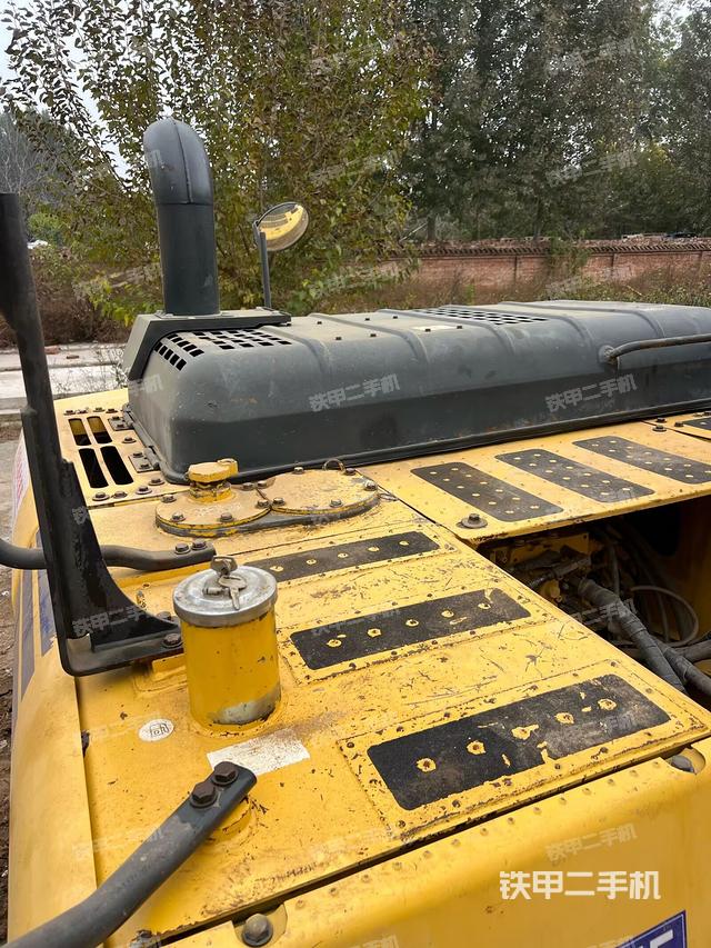 駕駛室頂部（整機外觀）