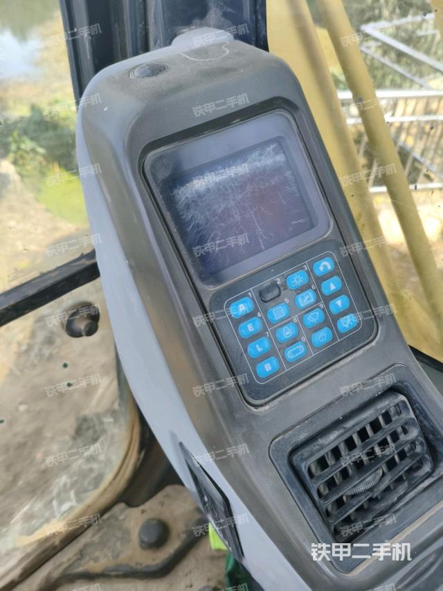 駕駛室整體（整機(jī)外觀）