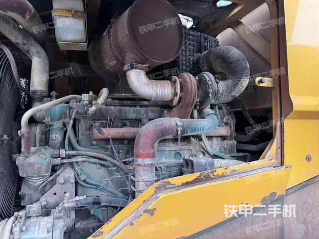 發(fā)動機右側(cè)（整機外觀及大件）