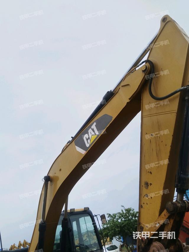 小臂整体左后（工作和回转装置）