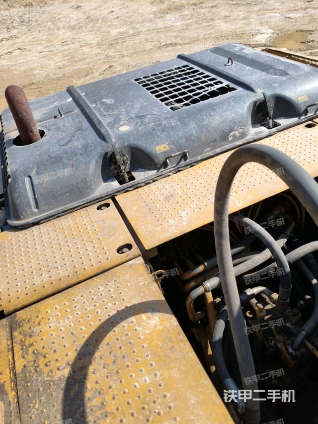 駕駛室頂部（整機外觀）