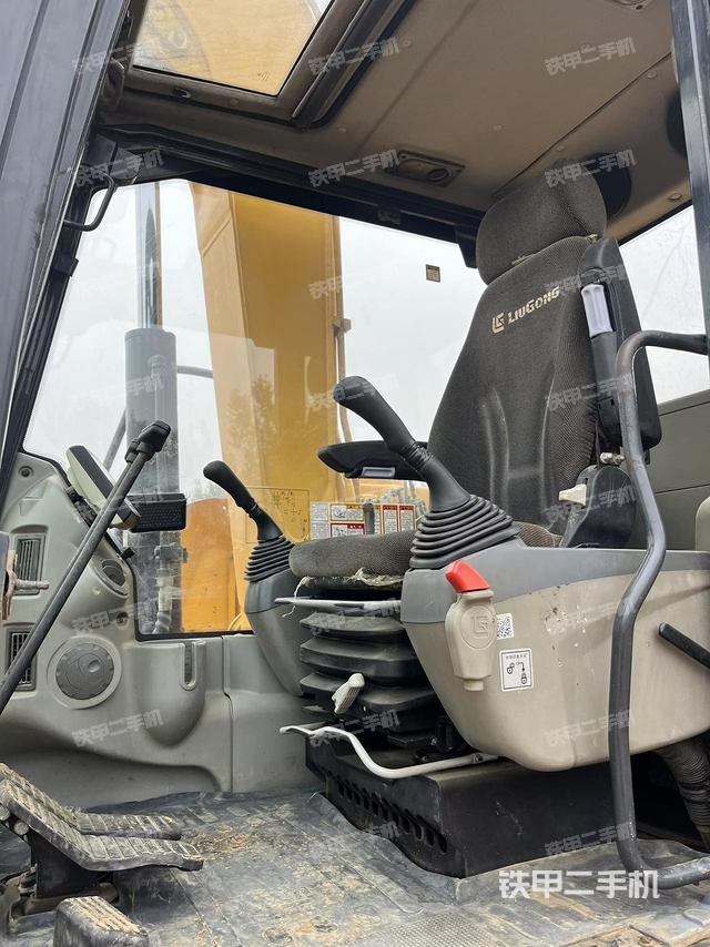 駕駛室頂部（整機(jī)外觀）