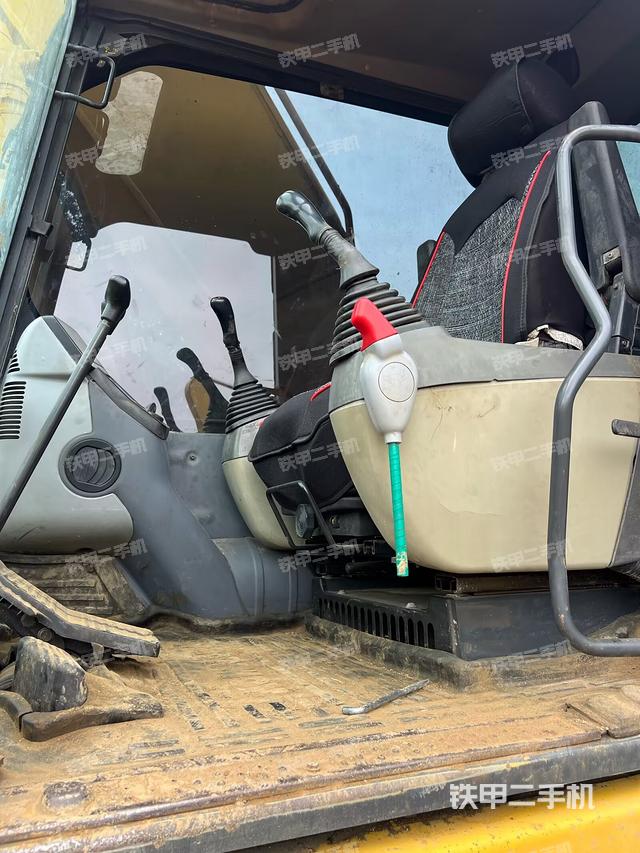 駕駛室整體（整機外觀）