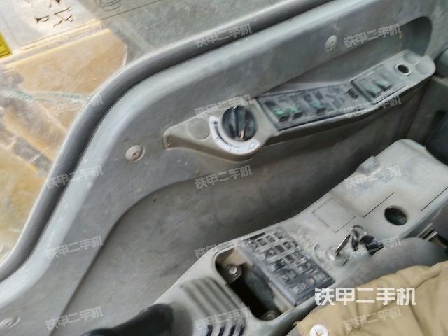 座椅右侧控制台/钥匙门/油门/含右手柄（驾驶室部分）