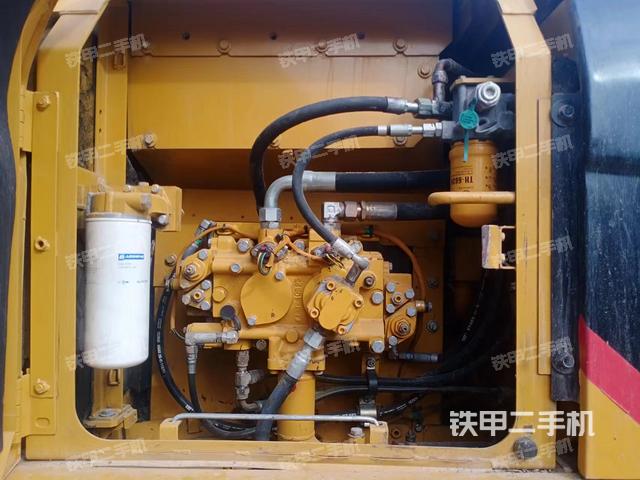 液壓泵艙室正面整體（整機(jī)外觀）