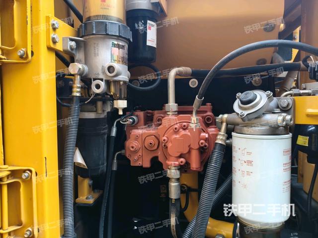 液壓泵艙室正面整體（整機(jī)外觀）