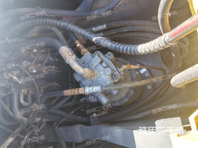 回轉(zhuǎn)馬達(dá)和主控閥(整機(jī)外觀) 回轉(zhuǎn)馬達(dá)和主控閥(整機(jī)外觀)