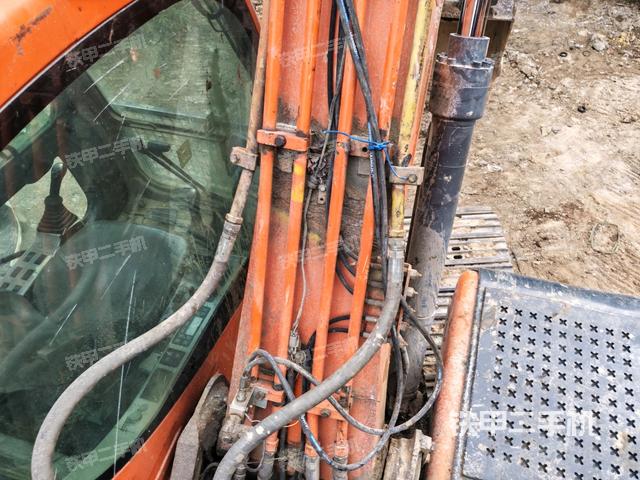 大臂背部俯视（工作和回转装置）