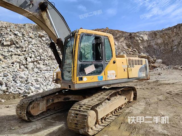 沃尔沃EC240B挖掘机