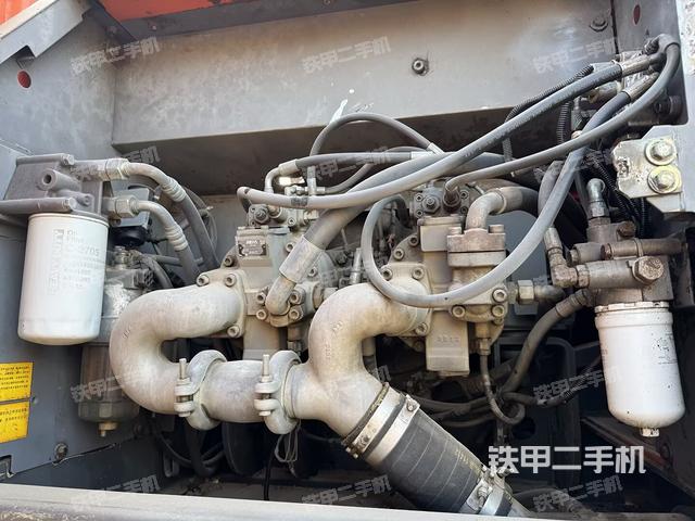 液壓泵艙室正面整體（整機(jī)外觀）