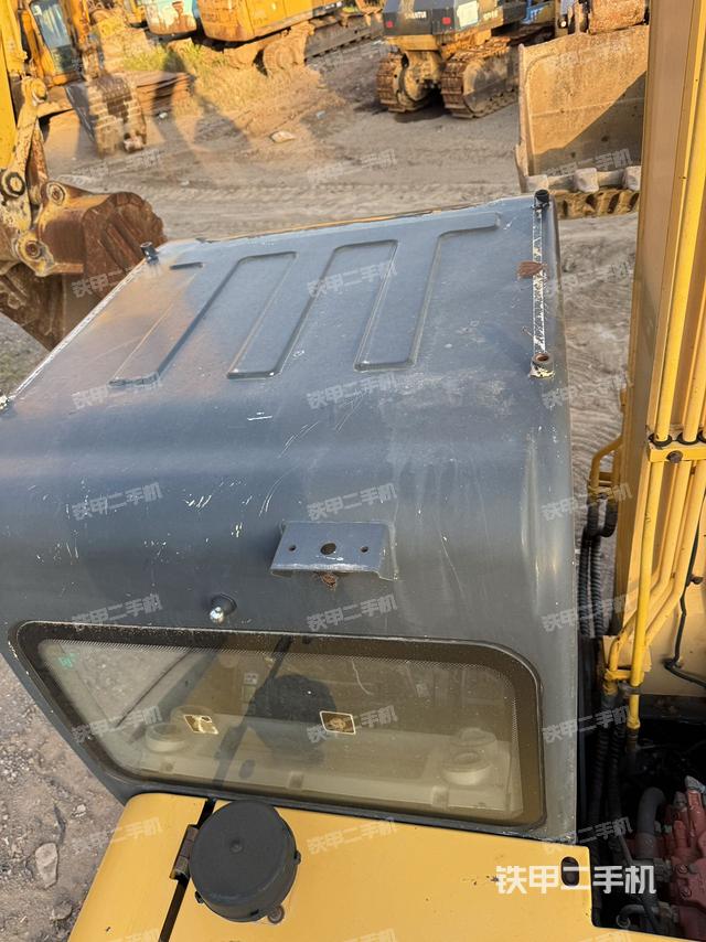 驾驶室顶部（整机外观）