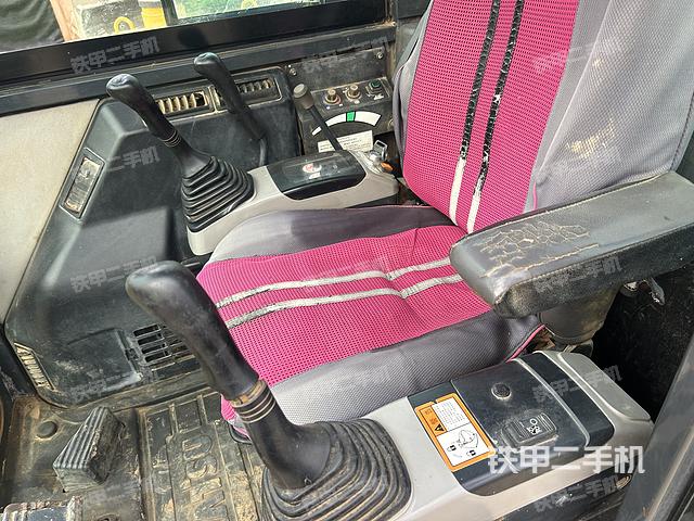 驾驶室整体（整机外观）