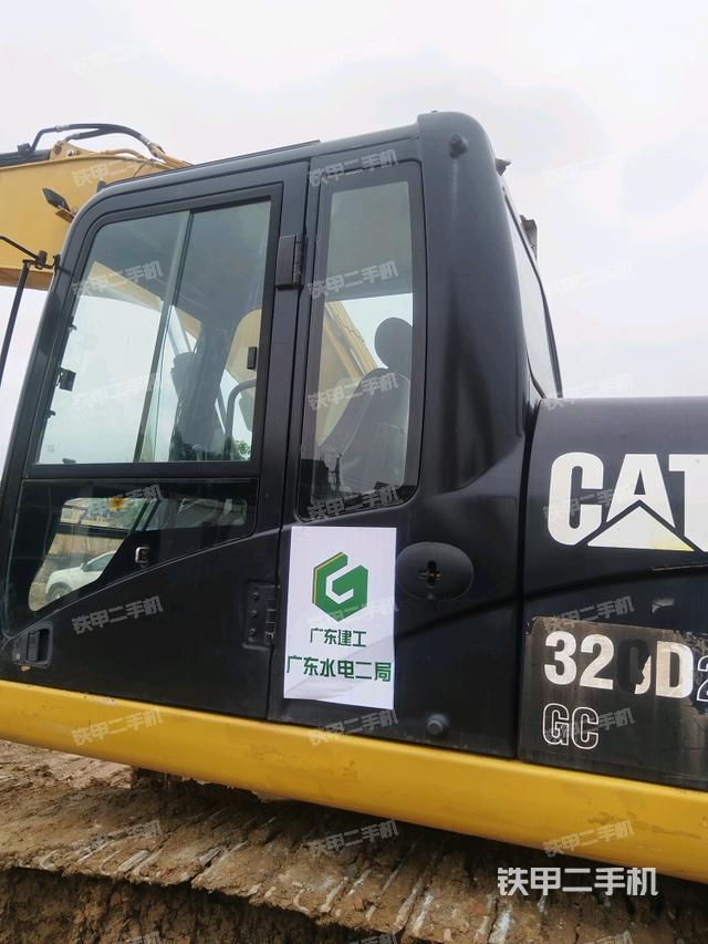 座椅右侧控制台/钥匙门/油门/含右手柄（驾驶室部分）