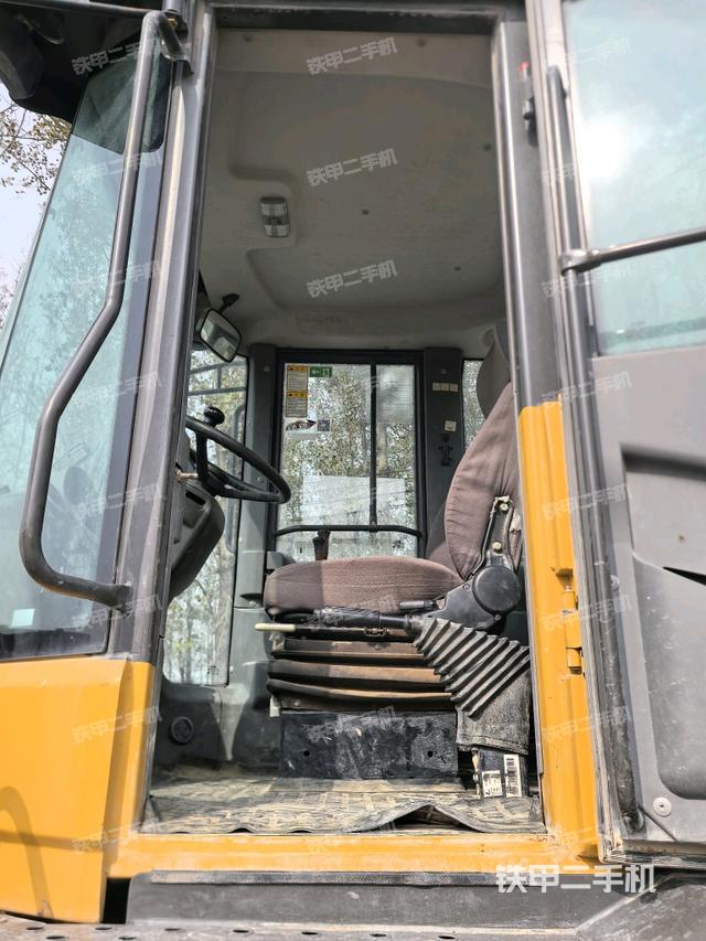 駕駛室工作臺（整機外觀及大件）