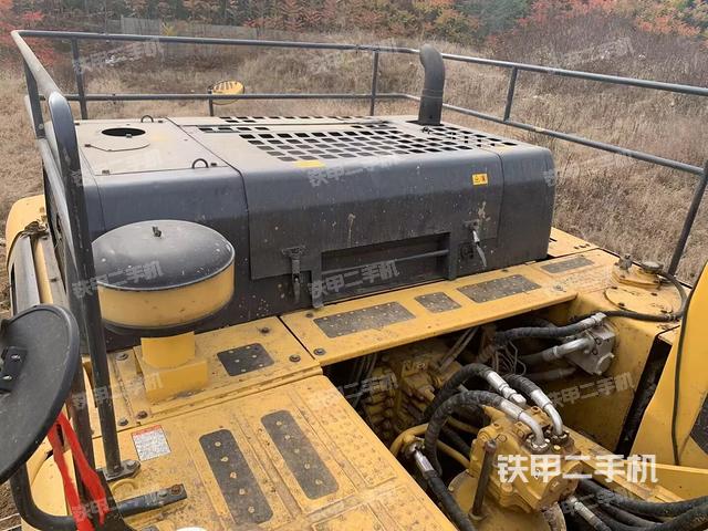 驾驶室顶部(整机外观) 驾驶室顶部(整机外观)