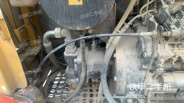 回转马达和主控阀（整机外观）