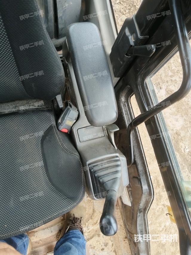 左后方玻璃角标（驾驶室部分）