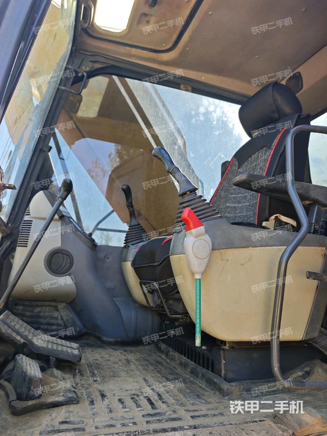 驾驶室整体(整机外观) 驾驶室整体(整机外观)