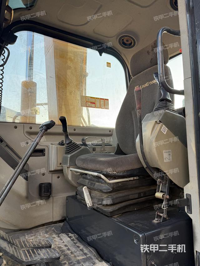 驾驶室整体（整机外观）