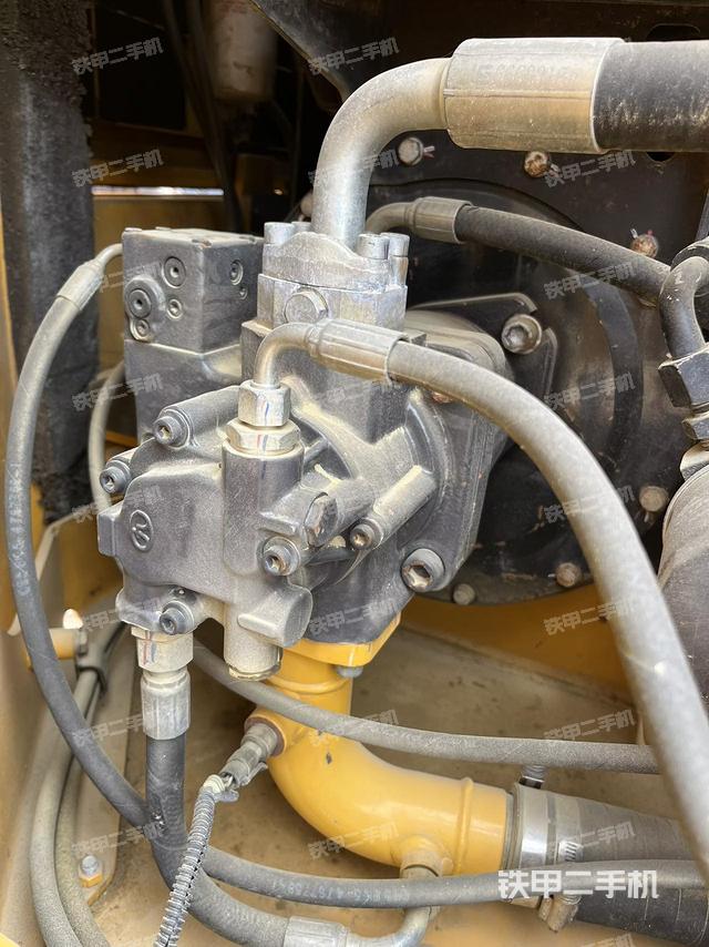 液壓泵艙室正面整體（整機(jī)外觀）