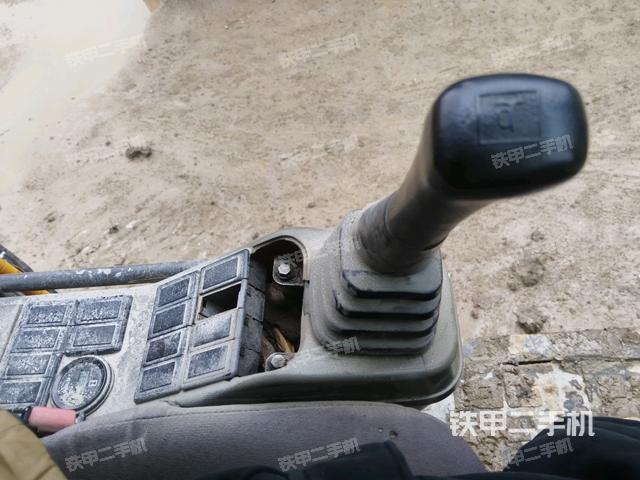 座椅左侧控制台/音响/含左手柄（驾驶室部分）