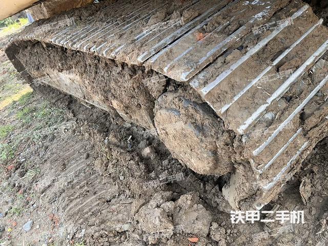 单侧履带整体(整机外观) 单侧履带整体(整机外观)