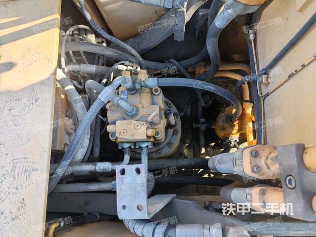 回转马达和主控阀（整机外观）