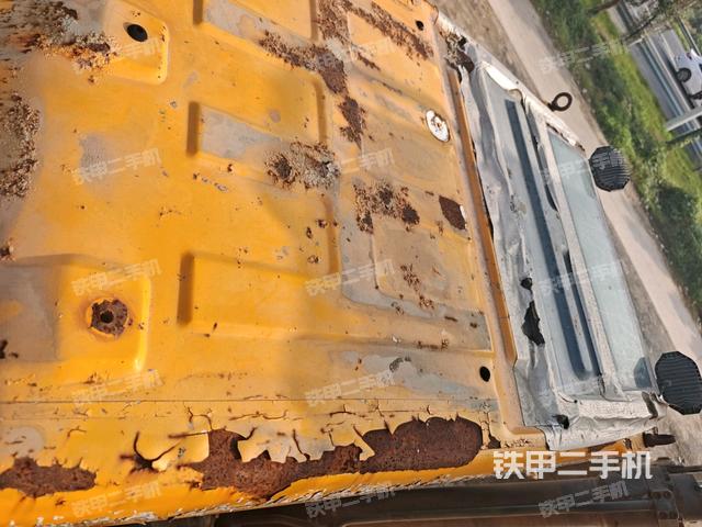 駕駛室頂部（整機外觀）