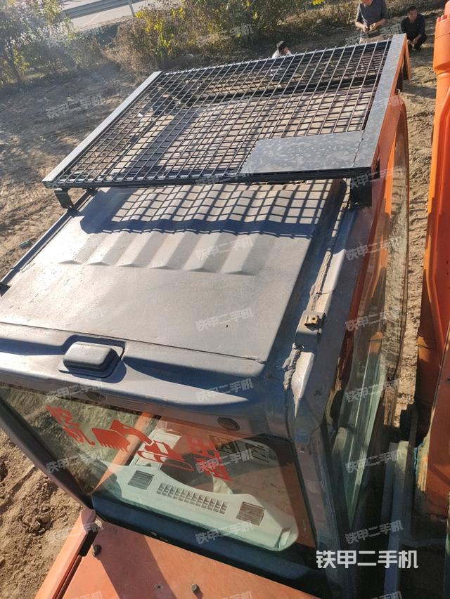 驾驶室顶部（整机外观）