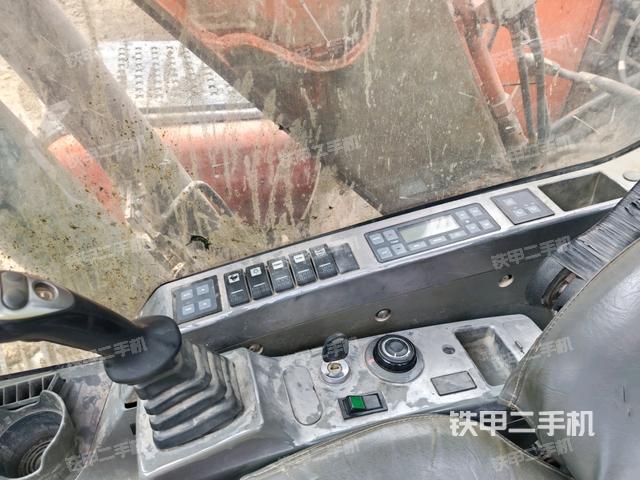 座椅右侧控制台/钥匙门/油门/含右手柄（驾驶室部分）