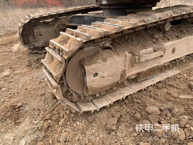 单侧履带整体(整机外观) 单侧履带整体(整机外观)