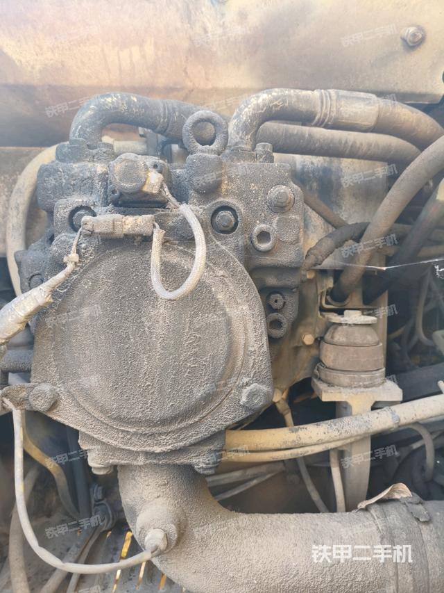 液壓泵艙室正面整體（整機(jī)外觀）