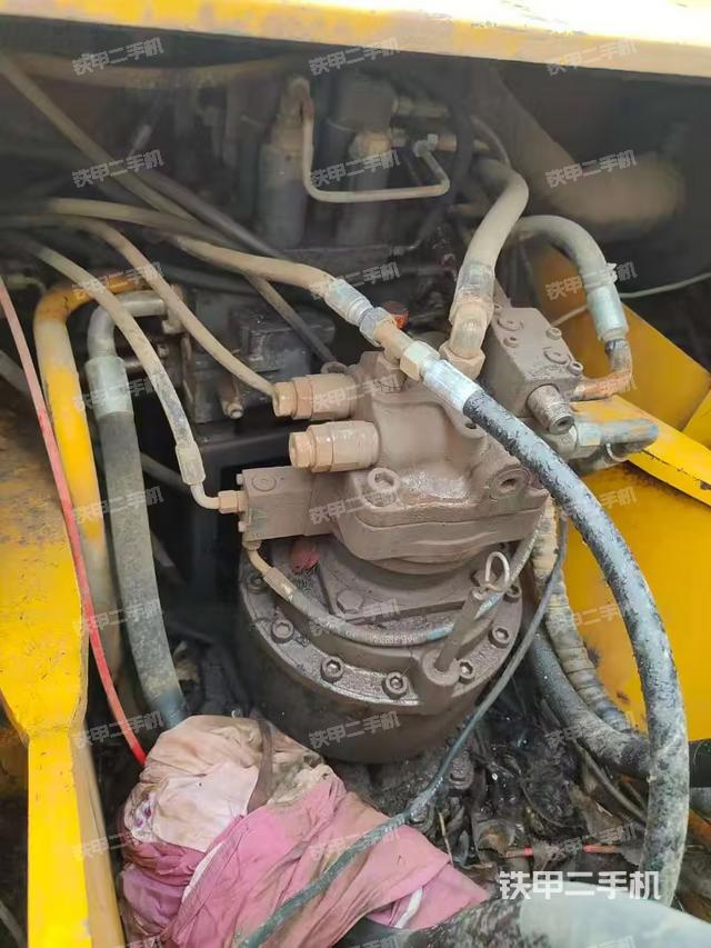 回轉(zhuǎn)馬達(dá)和主控閥（整機(jī)外觀）