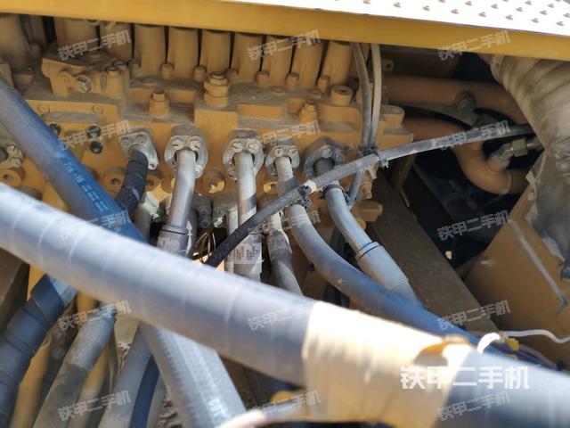 回转马达和主控阀（整机外观）