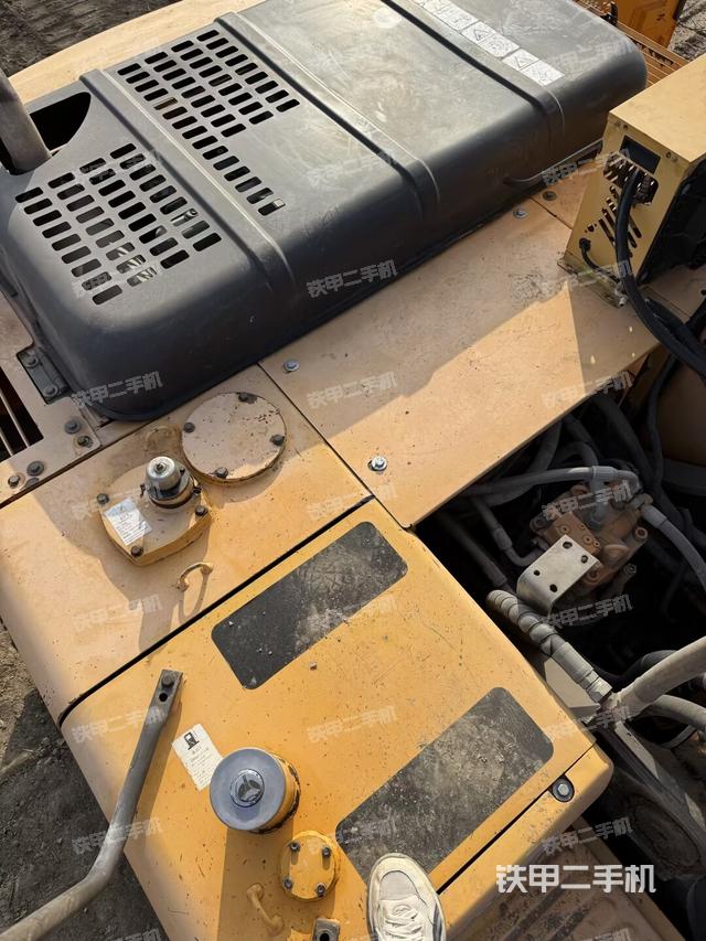 駕駛室頂部（整機外觀）