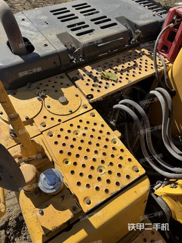 驾驶室顶部（整机外观）