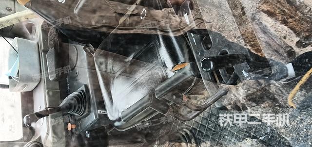 驾驶室操作台（设备外观及核心部件）