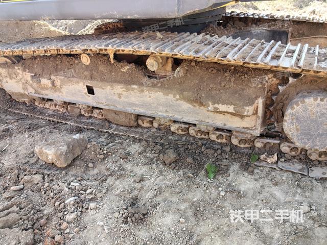 單側(cè)履帶整體(整機(jī)外觀) 單側(cè)履帶整體(整機(jī)外觀)