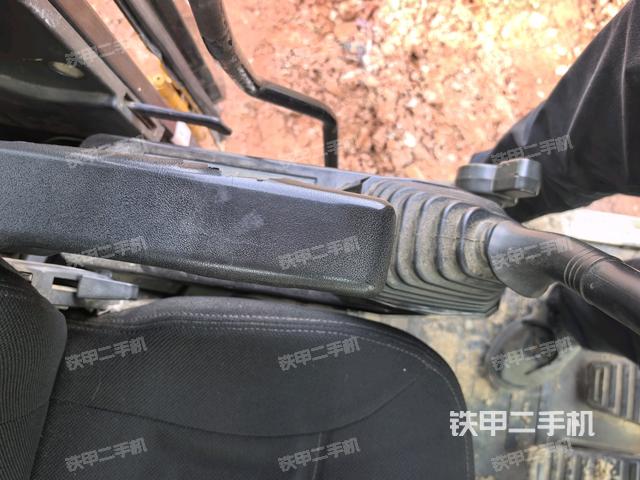 座椅左侧控制台/音响/含左手柄（驾驶室部分）