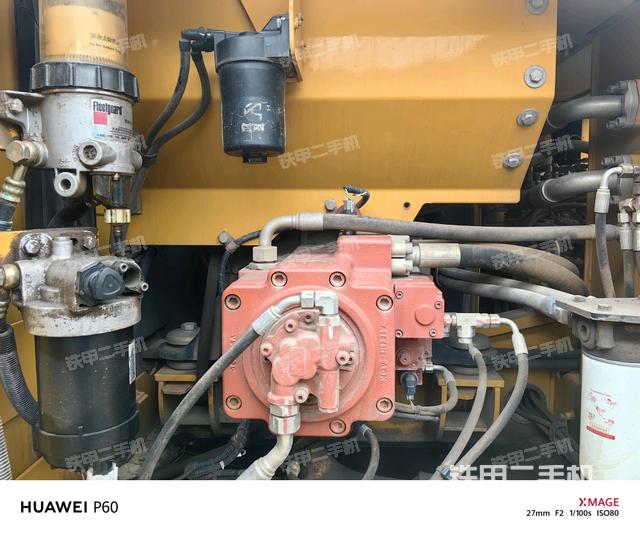 液压泵舱室正面整体（整机外观）