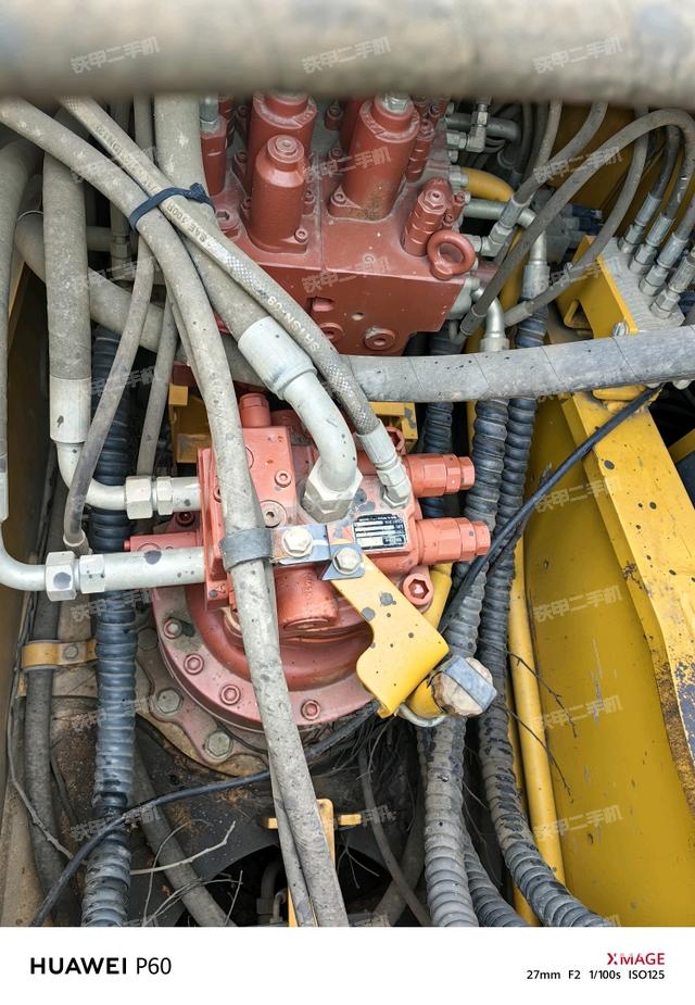 回转马达和主控阀（整机外观）