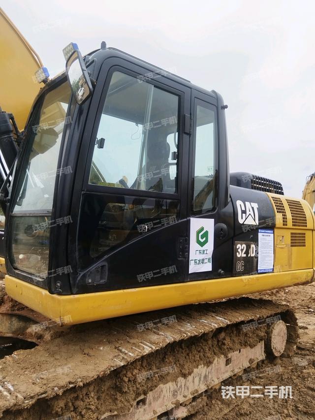 座椅左侧控制台/音响/含左手柄（驾驶室部分）