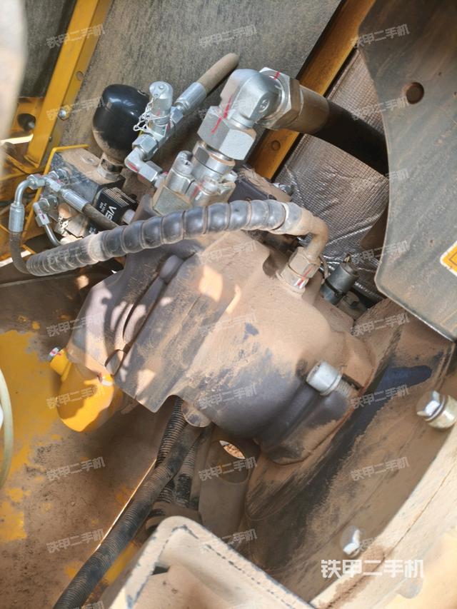 液壓泵艙室正面整體（整機(jī)外觀）